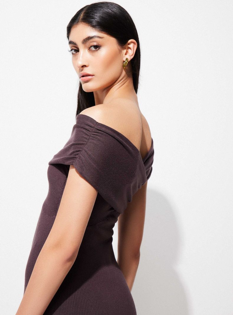 Vestido Ajustado Midi con Escote Cruzado-3