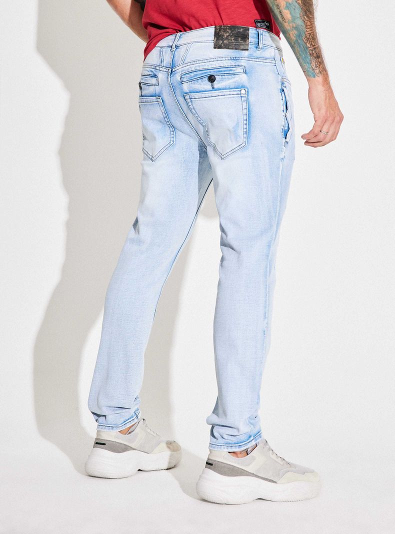 Jeans Multi Bolsillos Lavado con Bigotes 3D-1