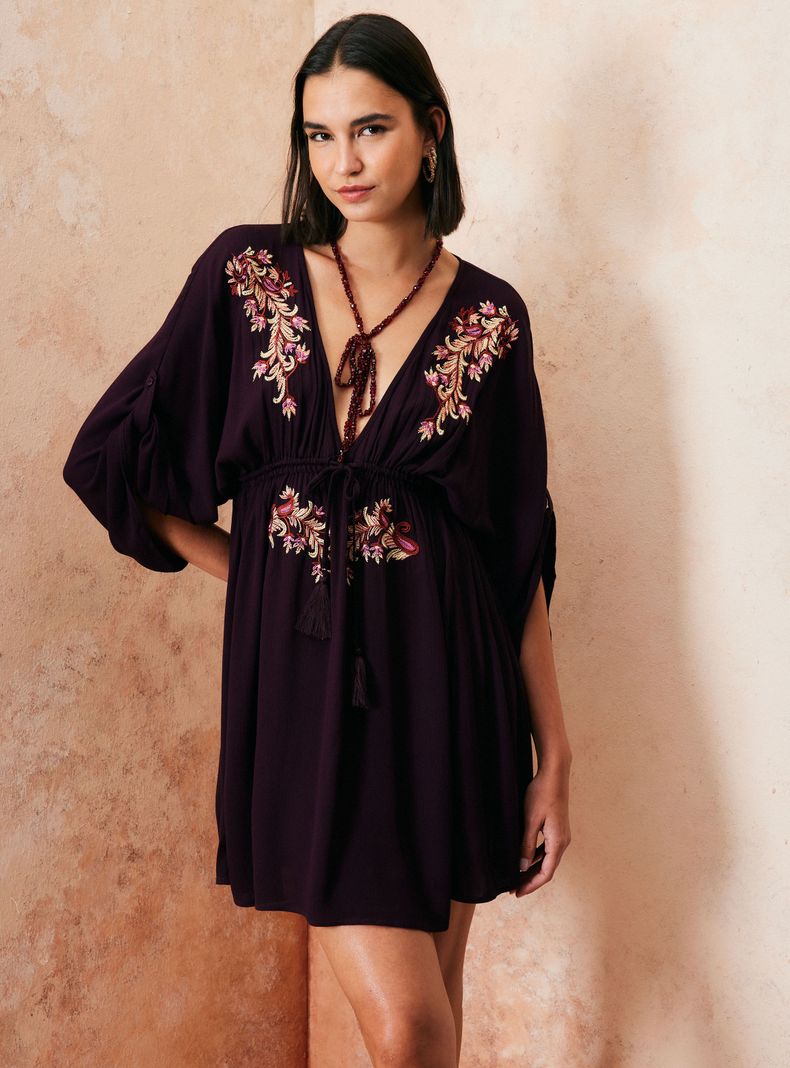 Vestido Bordado en Escote y Corte-0
