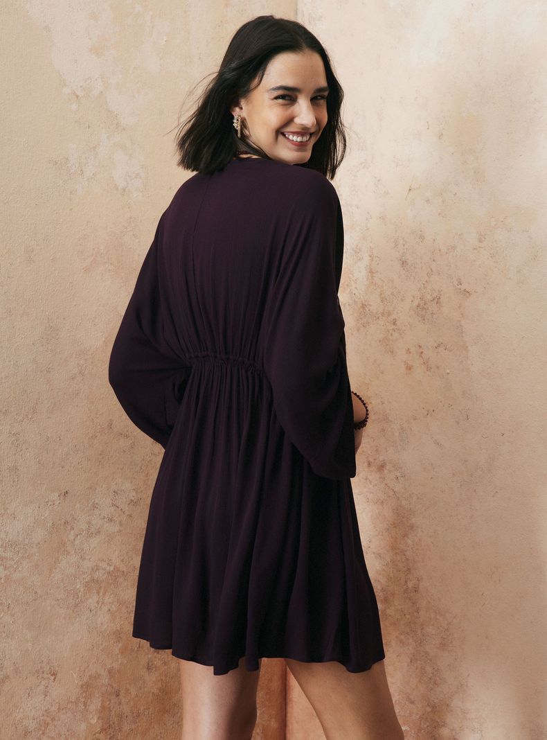 Vestido Bordado en Escote y Corte-1