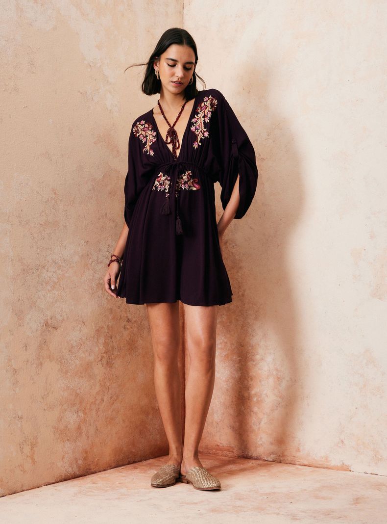 Vestido Bordado en Escote y Corte-4
