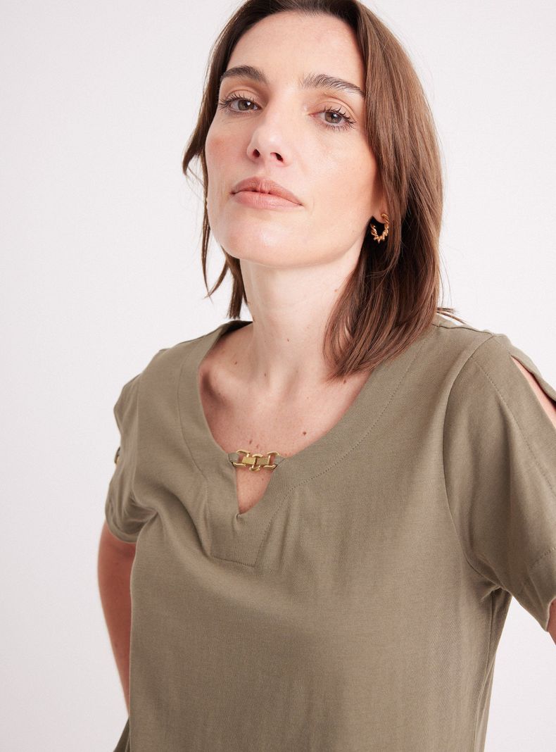 Polera con Accesorios Metálicos-2