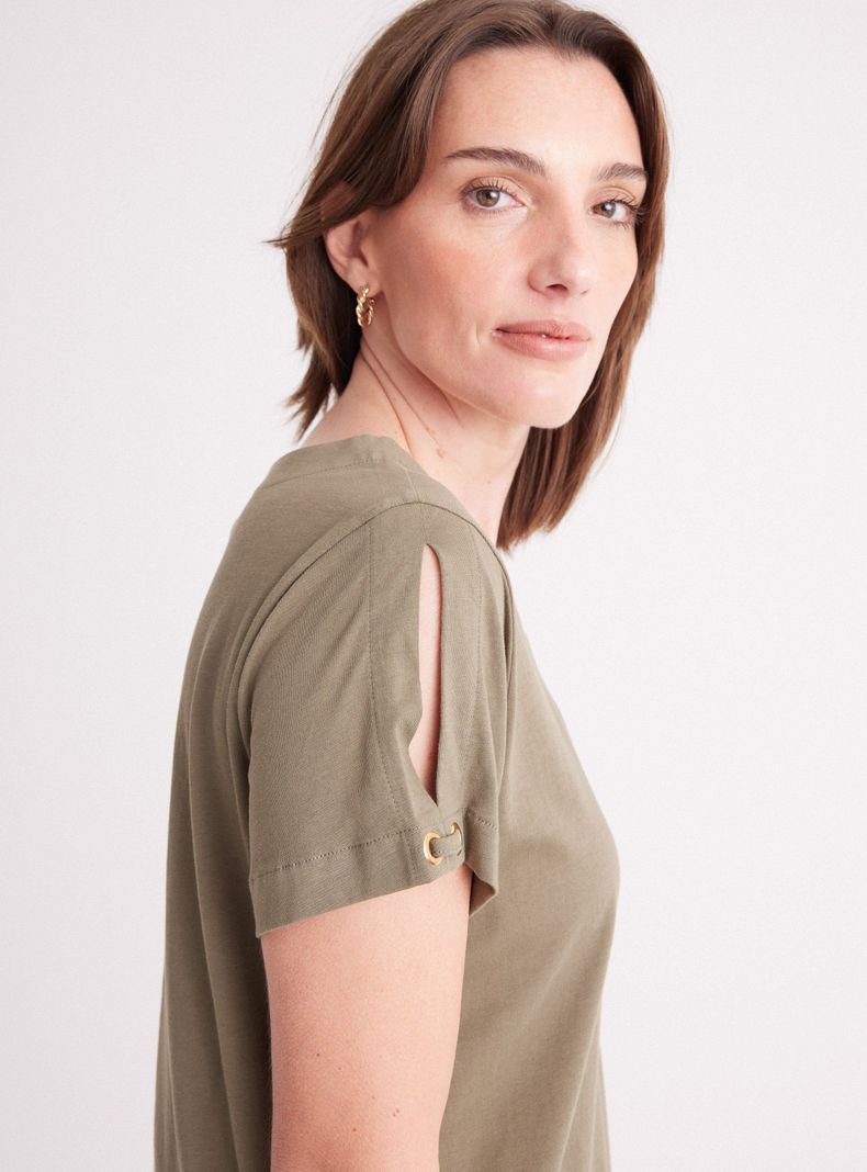 Polera con Accesorios Metálicos-3