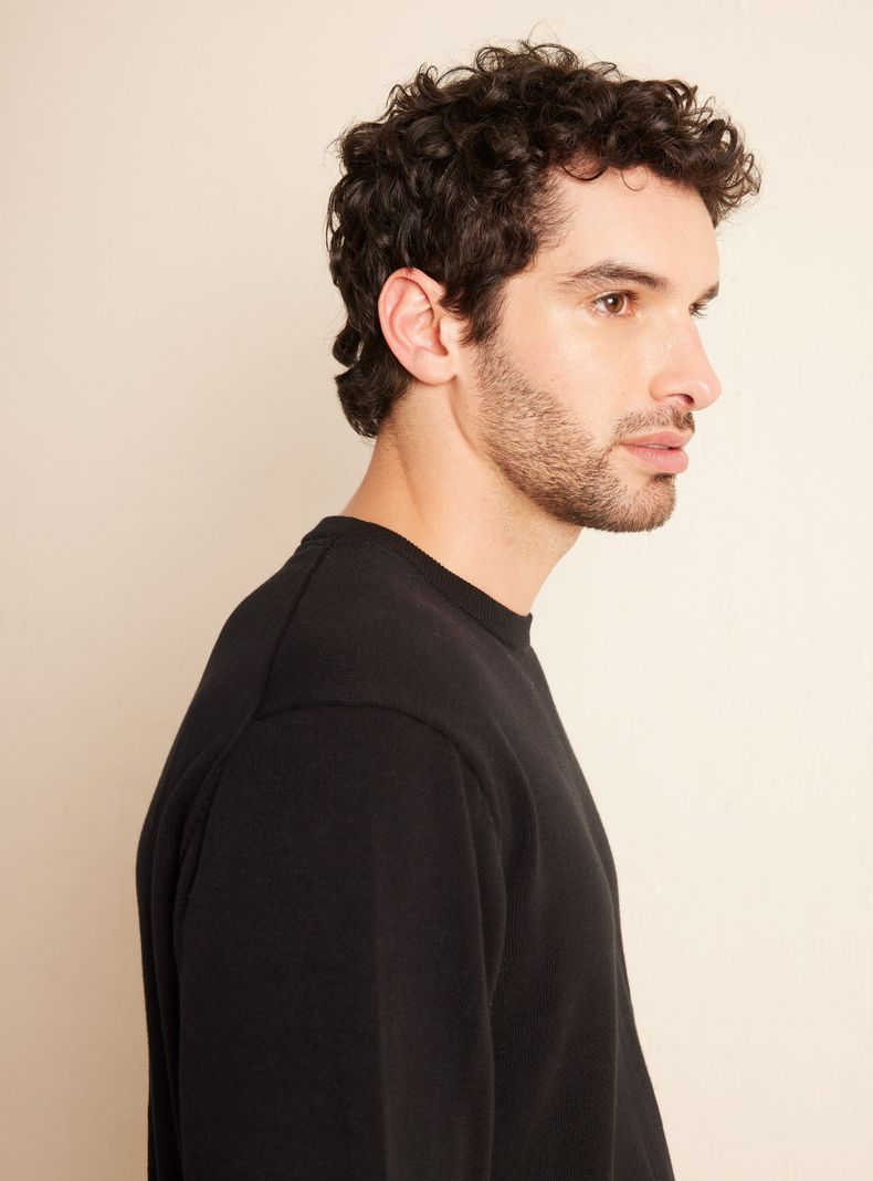 Sweater Básico Cuello Redondo Logo Bordado-2