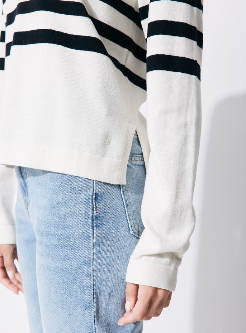 Sweater Rayado con Abertura al Costado-3