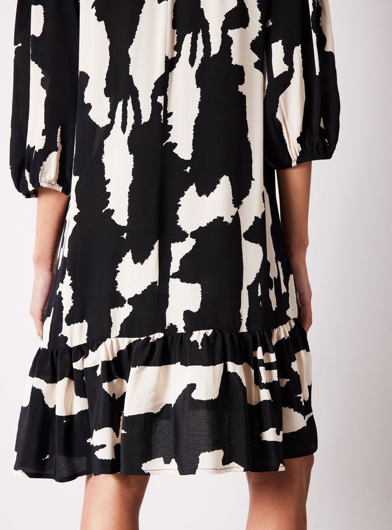 Vestido Corto con Vuelo y Manga Tres Cuartos-3