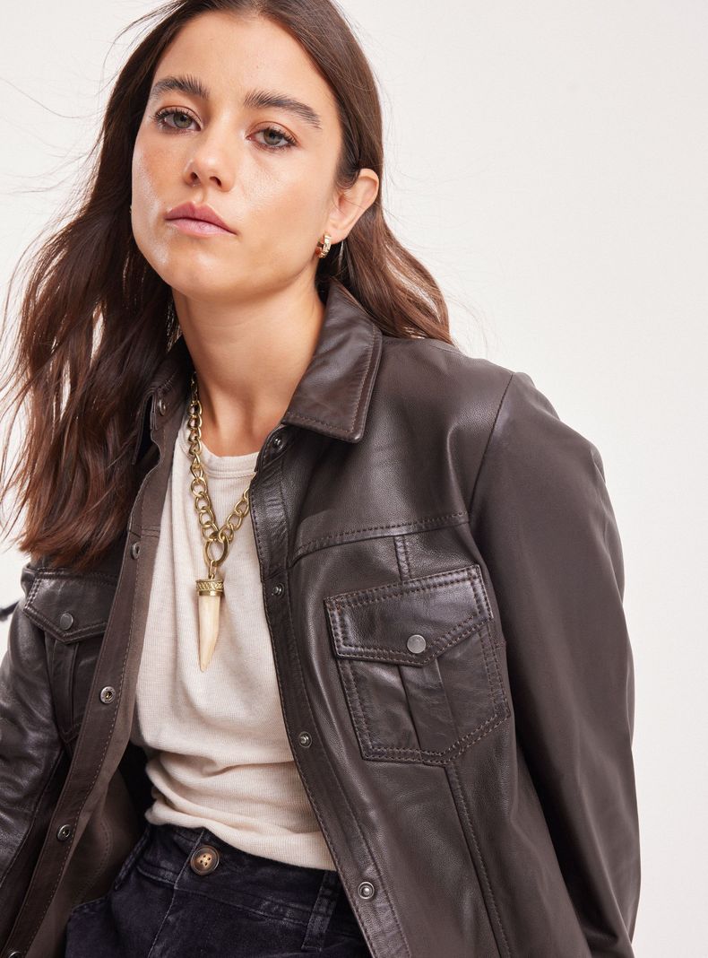 Blusas Umbrale Poleras Umbrale Paris Blusa Bolsillos Y Broches Cuero