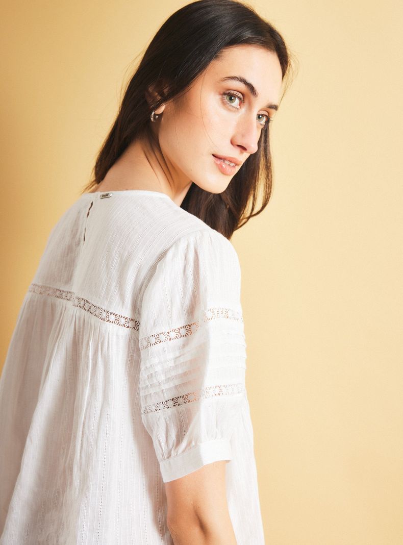 Blusa Aplicación Encaje Clásico-3