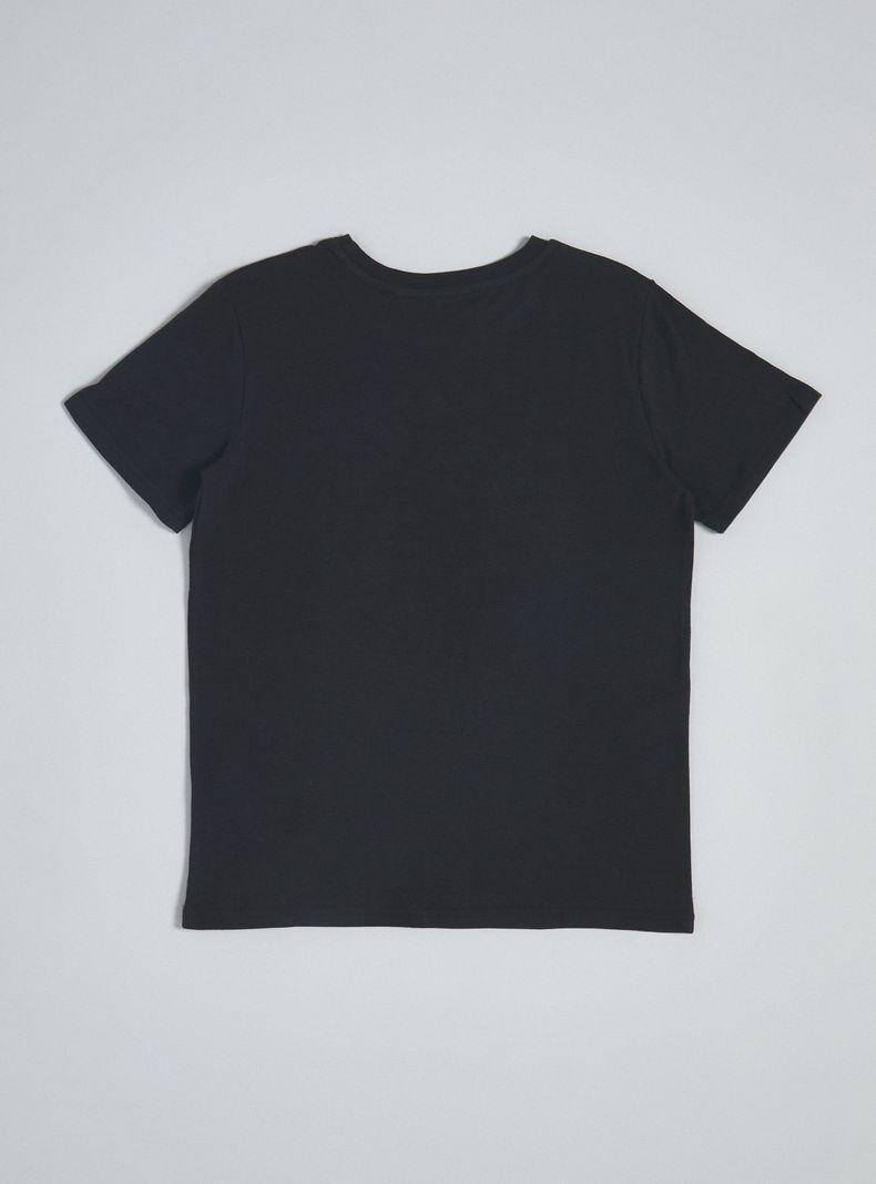 Polera con Diseño Estampado Frontal-1