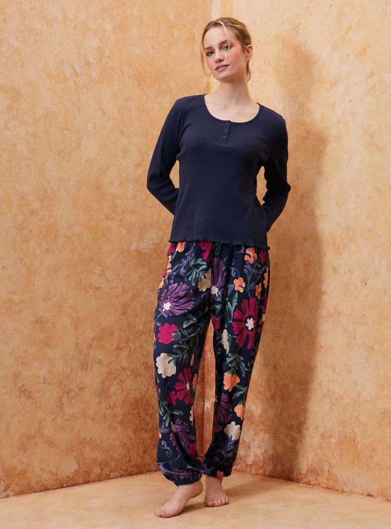 Pijama con Top en Tela Tipo Waffle y Pantalón Estampado-4
