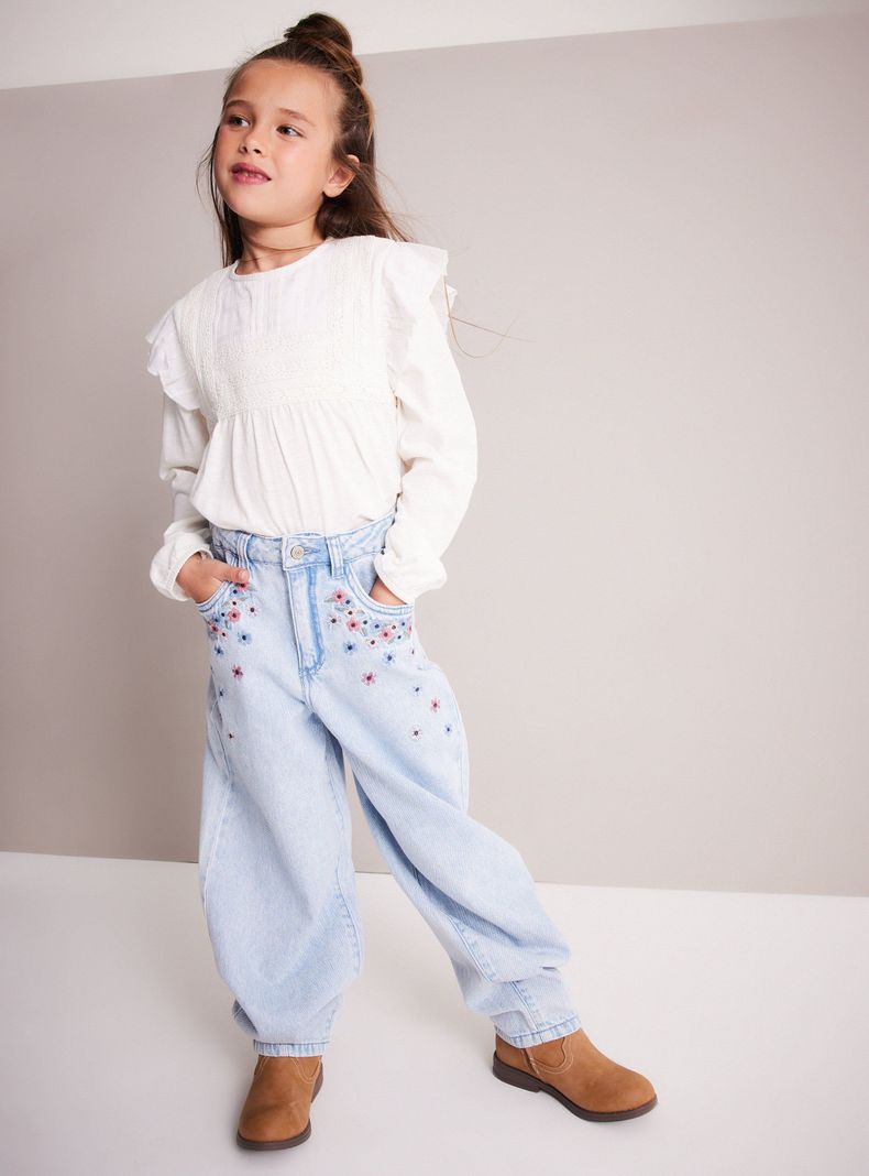 Jeans Baloon Mom con Pinzas y Flores Bordadas-0