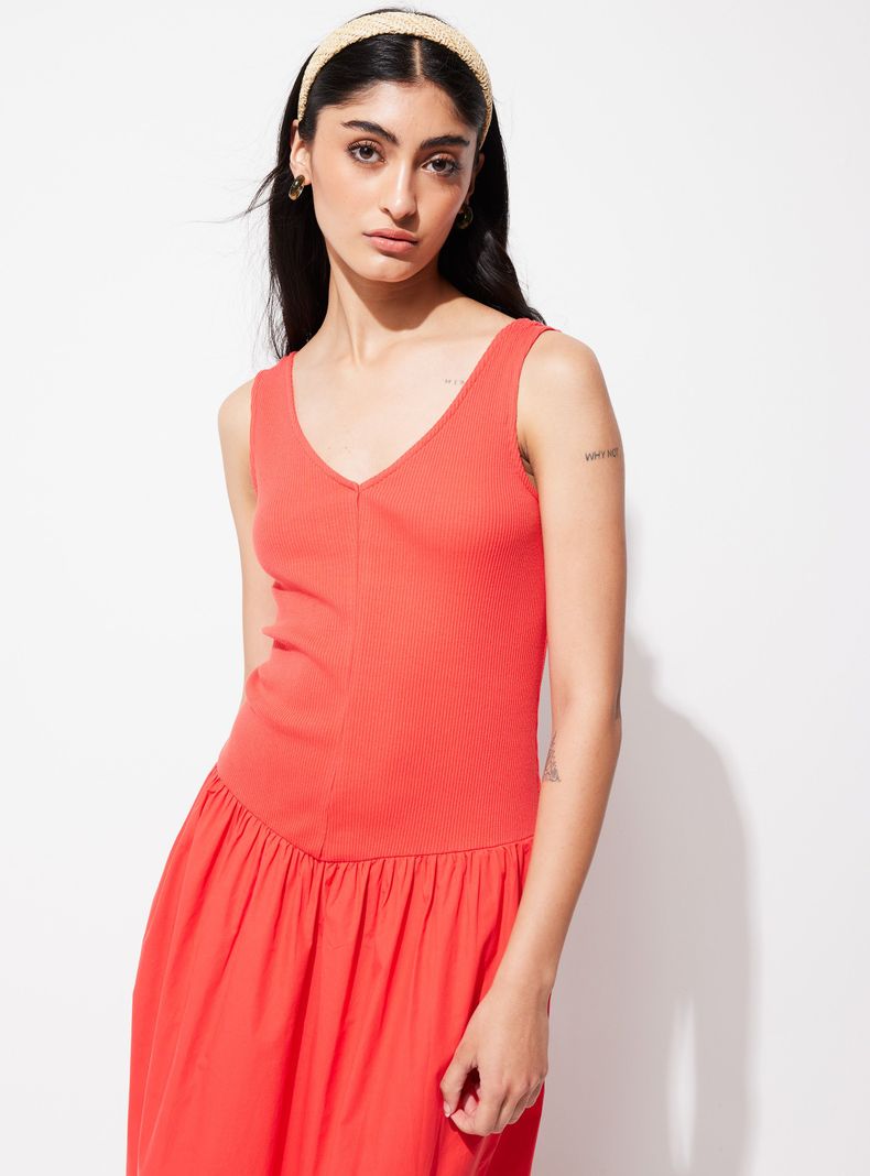 Vestido Tela Acanalada en Torso y Falda Rígida con Recogido-2