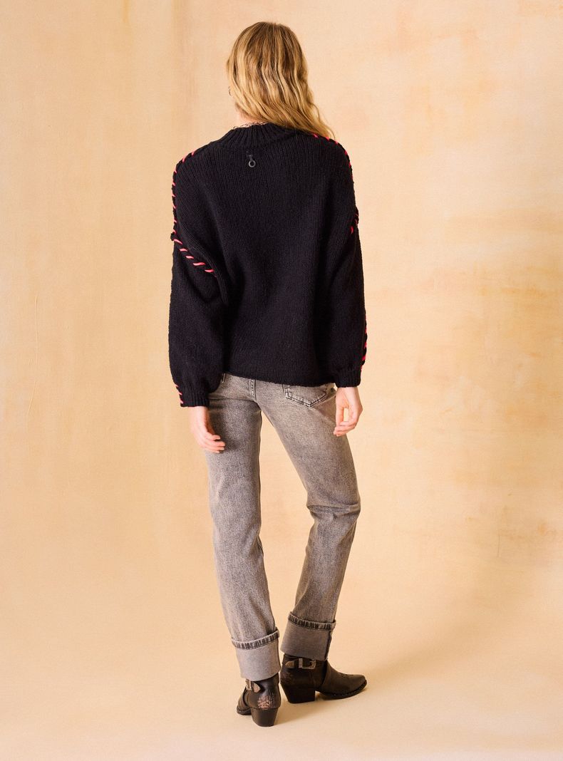 Sweater Bordado en Mangas-5