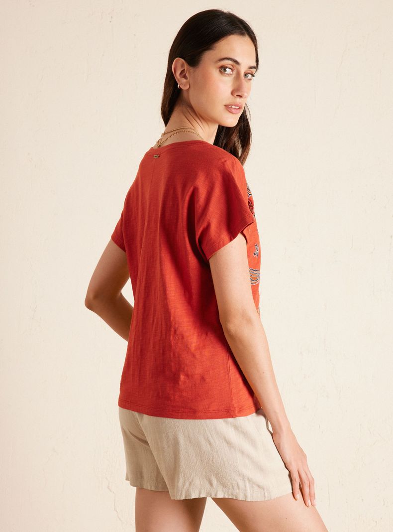 Polera con Bordado Floral en Frente-1