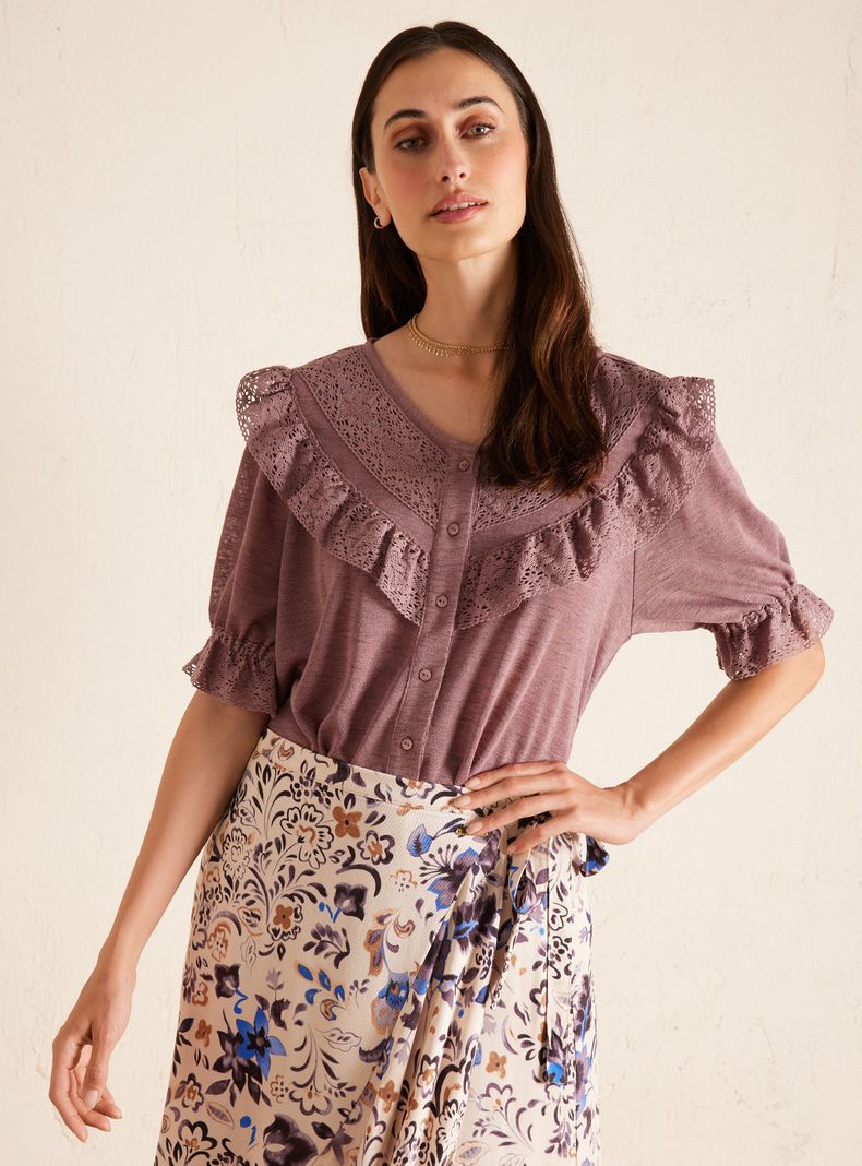 Polera con Botones y Aplicación de Macramé-0
