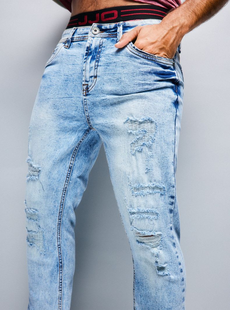 Jeans Lavado Fuerte con Roturas-2