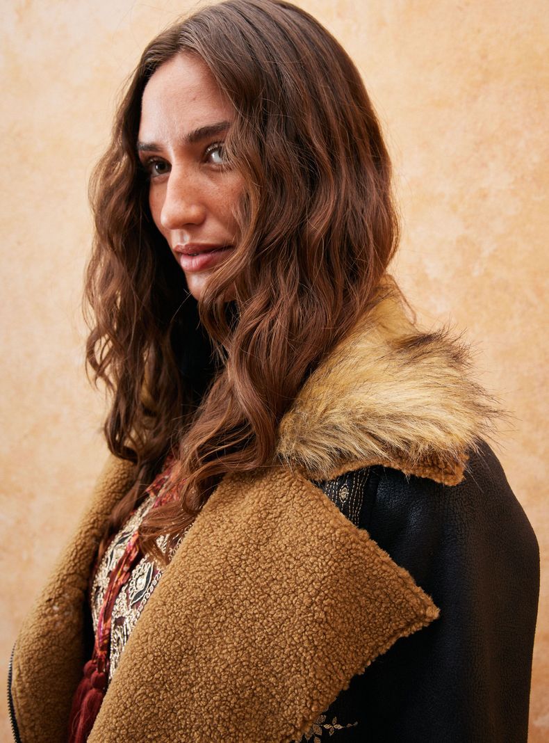 Chaqueta Bordados en Hilo de Lurex y Piel Desmontable-3