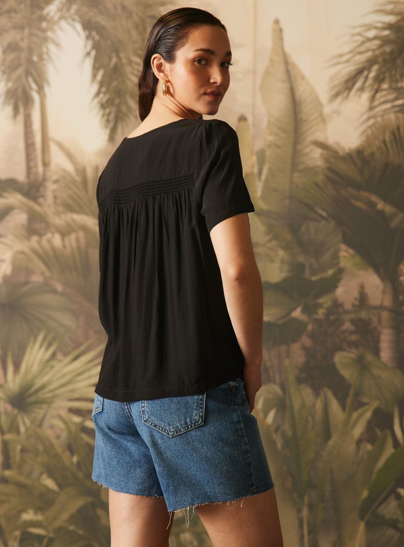 Blusa Fluida con Detalle Elasticado en Hombros-1