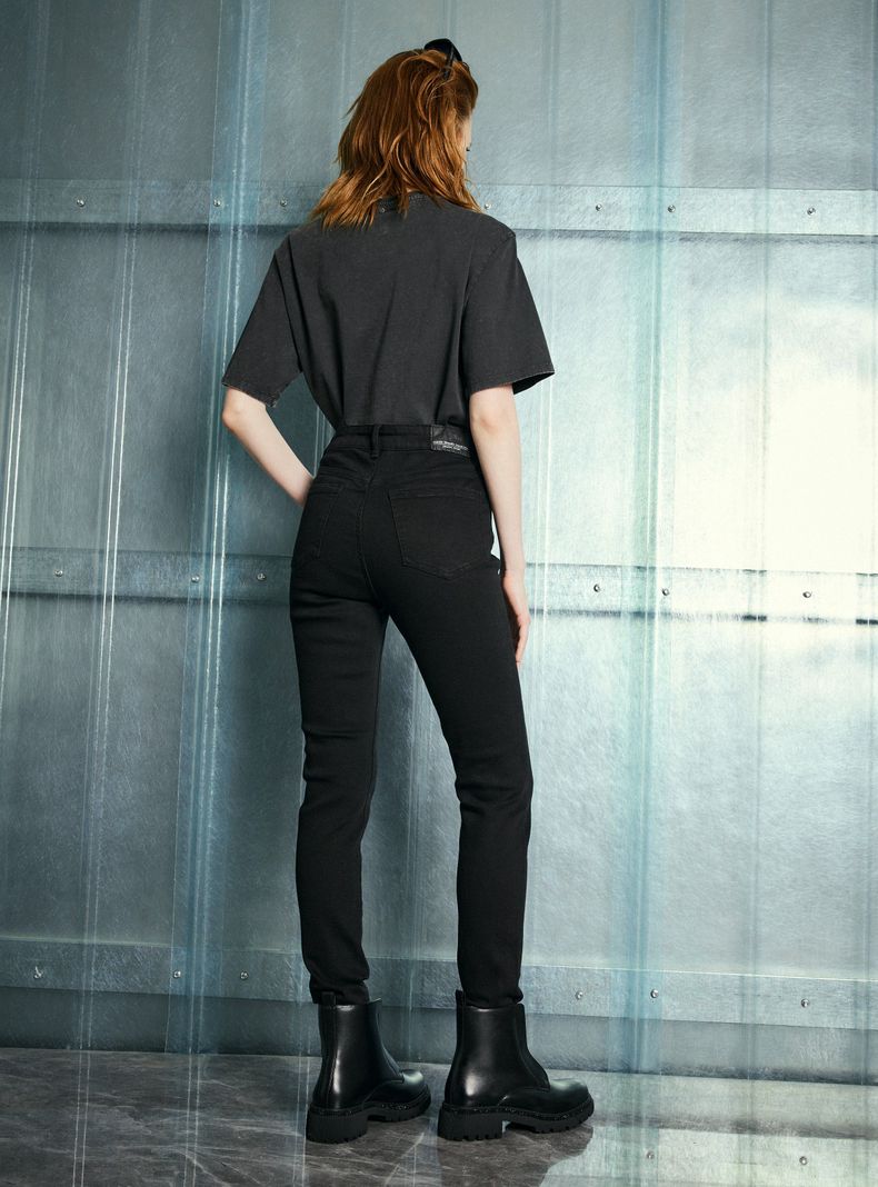 Jeans Básico 5 Bolsillos  Tiro Alto-5