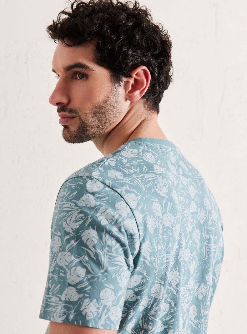 Polera Cuello Redondo Diseño Hojas-3