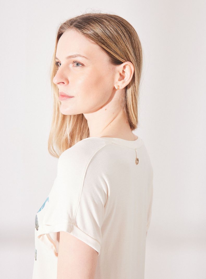 Polera Estampado Frontal Cuello Redondo-3