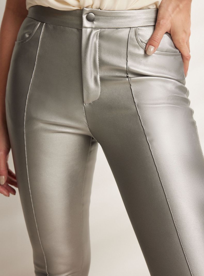 Pantalón Eco Piel con Costura Frontal-2