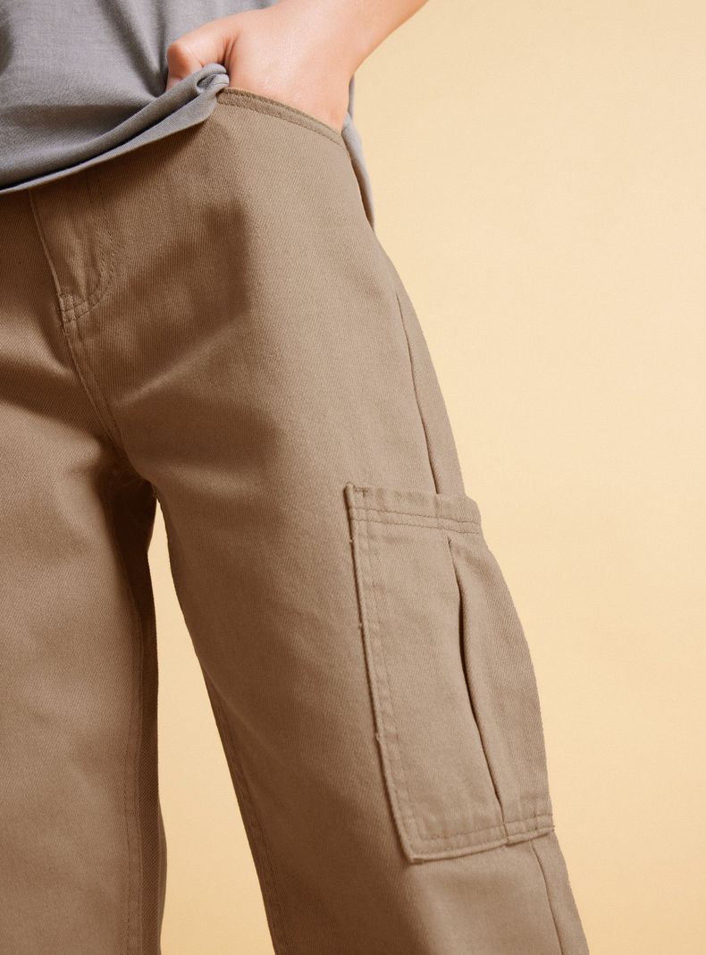 Pantalón de Twill con Bolsillos Cargo-1