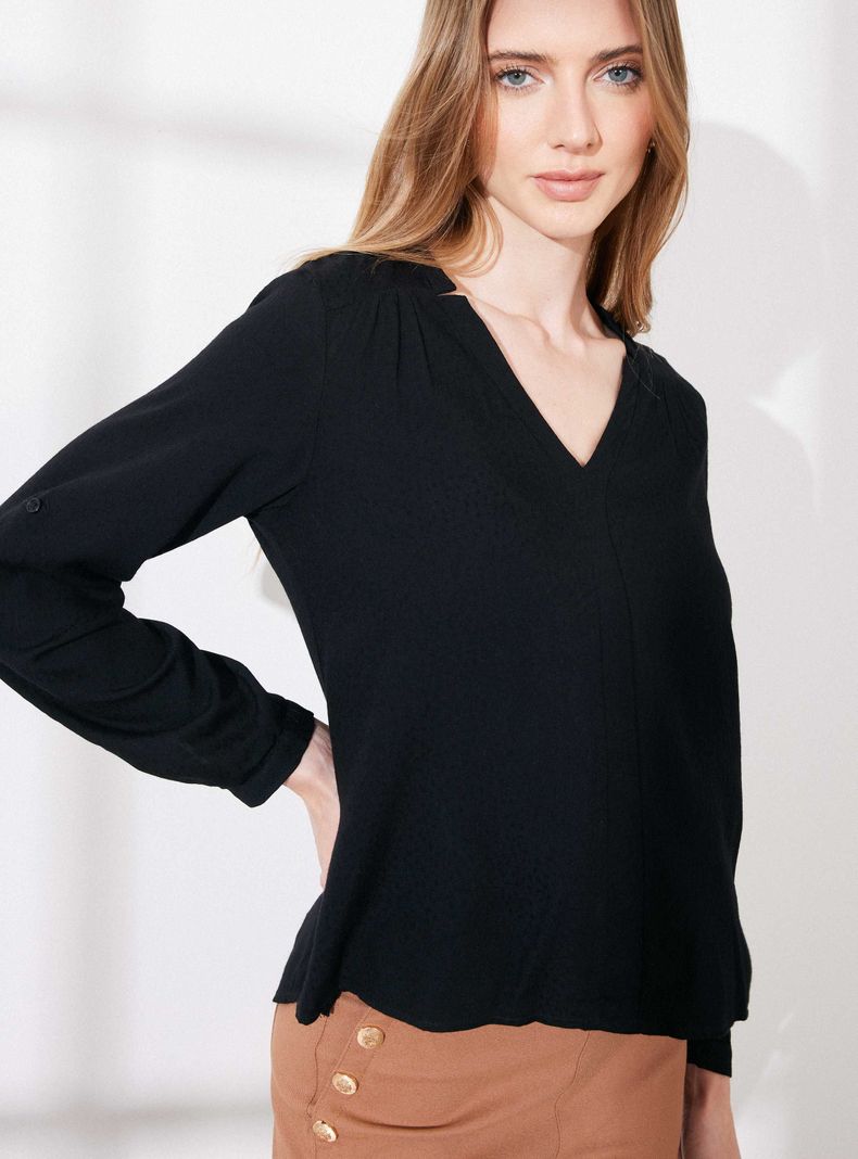 Blusa con Diseño Satinado al Tono y Recogido en Hombro-2