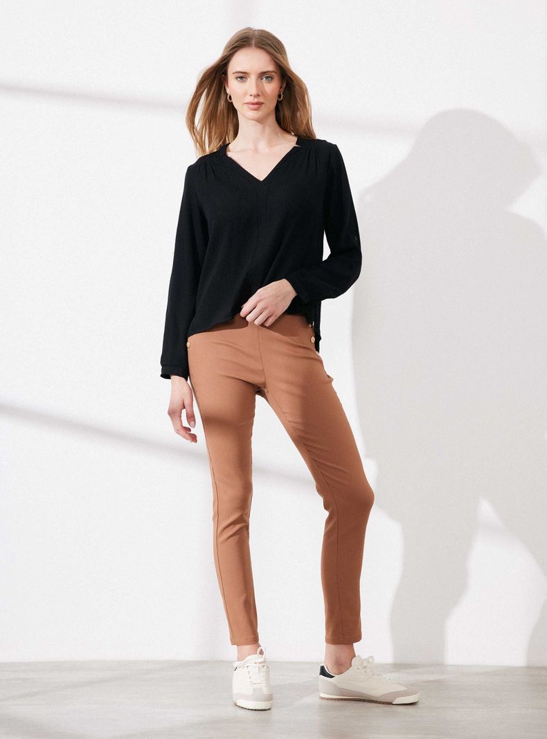 Blusa con Diseño Satinado al Tono y Recogido en Hombro-4