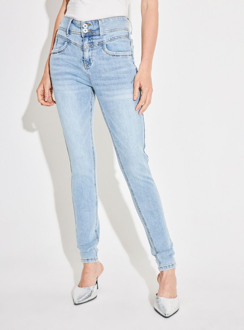 Jeans Push Up 2 Botones Rebeca con Tachas-0