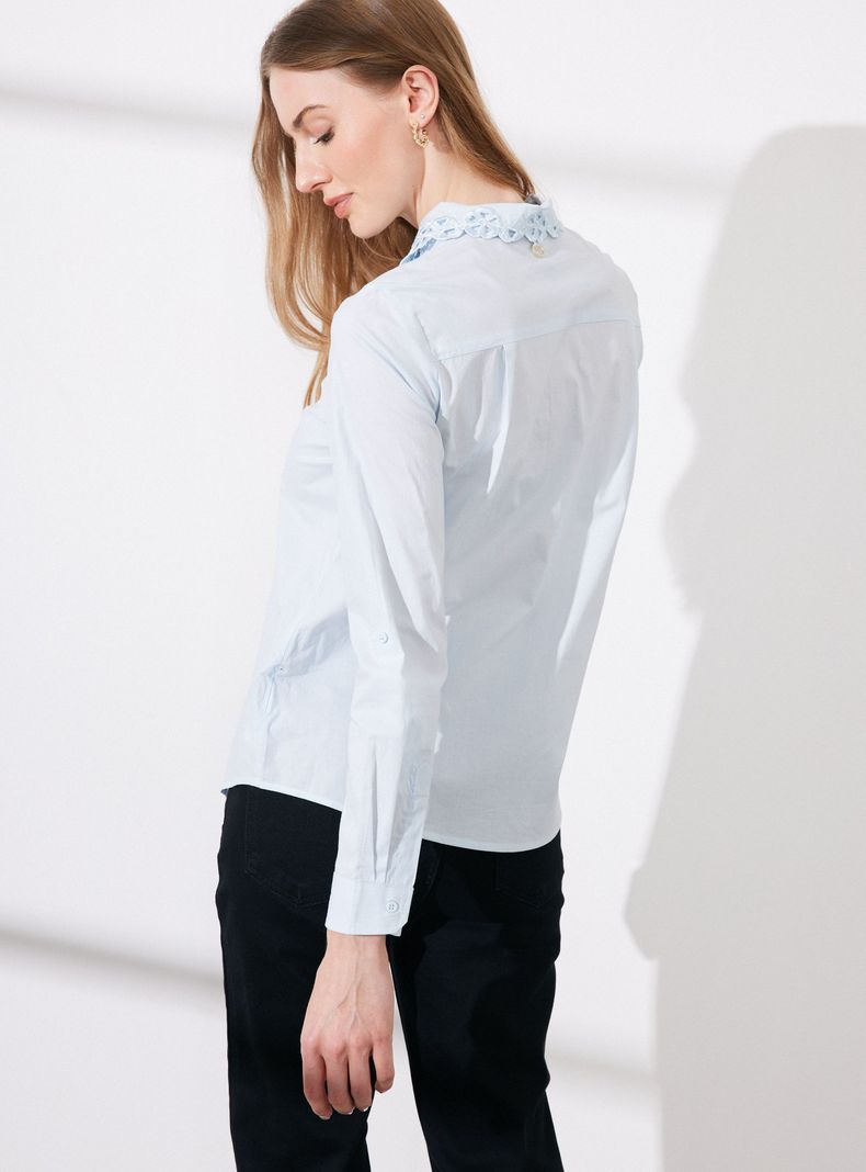 Blusa Cuello con Detalle Bordado-1