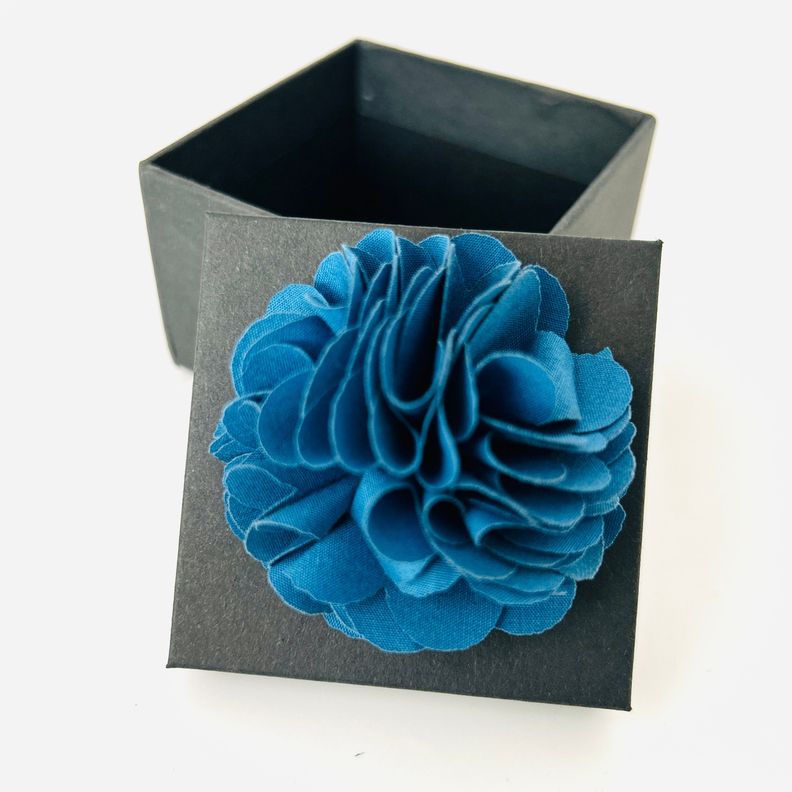 Pin de flor para saco