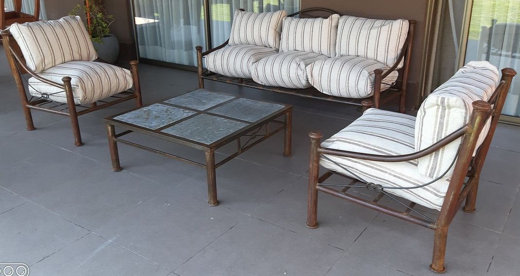 Juego de Living Fierro Etrusco "Nudo" Con Mesa de Centro 4 Piedras Incluida.-3