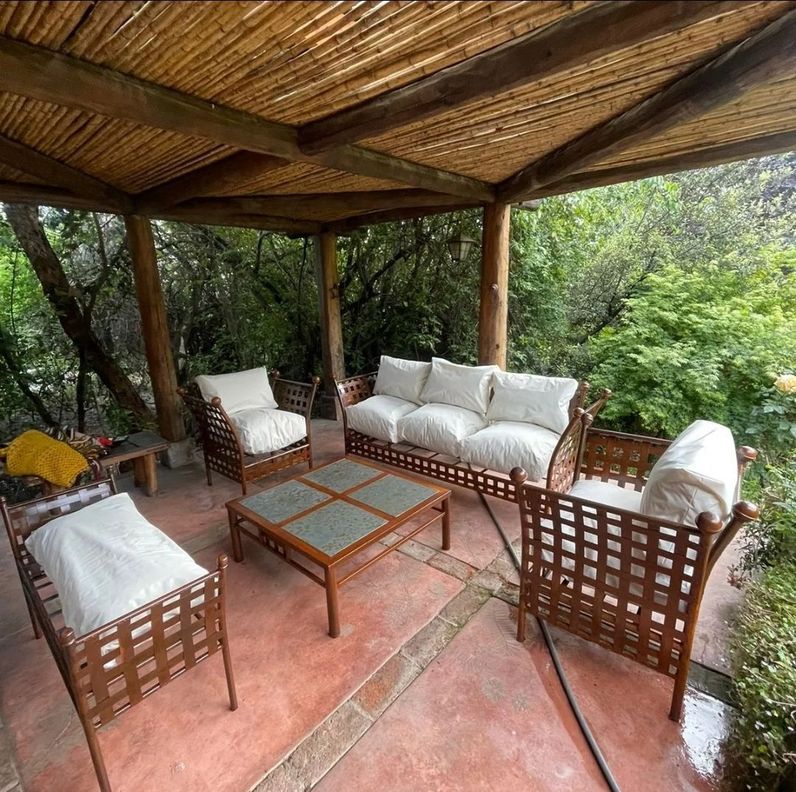 Juego de Living Fierro Etrusco "Tejido Abierto" con Mesa de Centro 4 Piedras y Banqueta.-2
