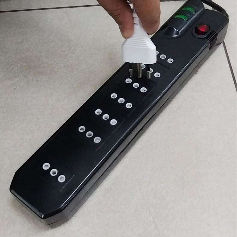 Alargador Protector De Voltaje Certificado 5 Metros MLAB - 9306-5
