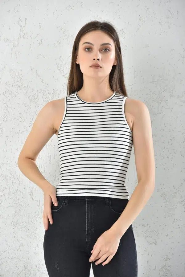Polera Negro Rayas Sin Manga Mujer -1