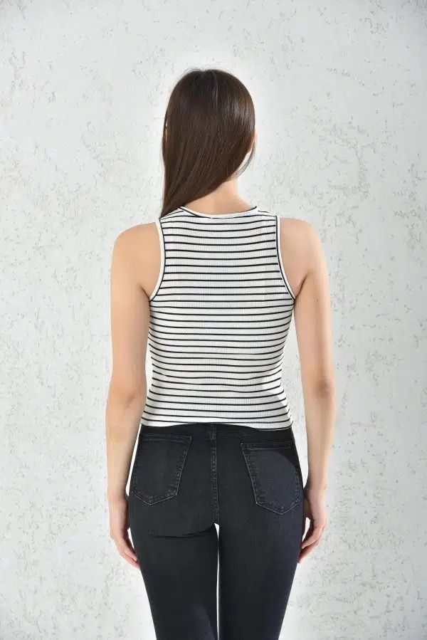 Polera Negro Rayas Sin Manga Mujer -3