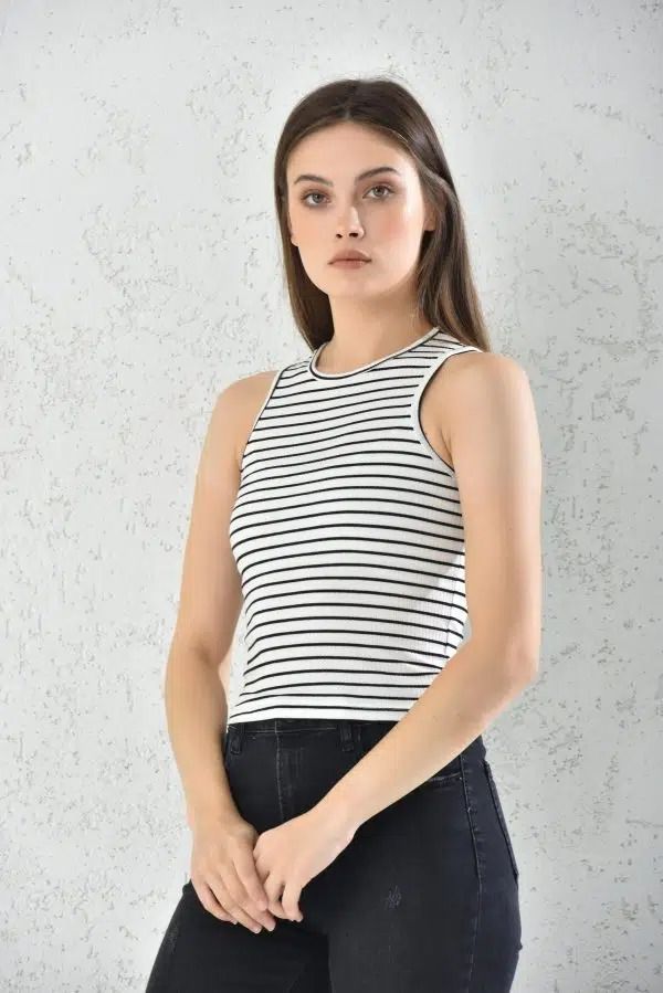Polera Negro Rayas Sin Manga Mujer -4