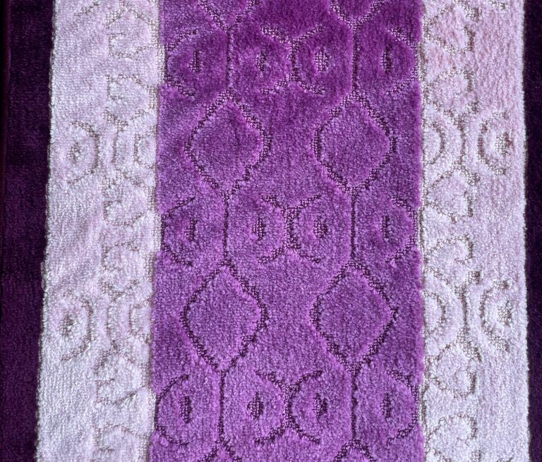 Alfombra de Pasillo Morado 67 cm x 3 metros con Goma Sin Overlock-2