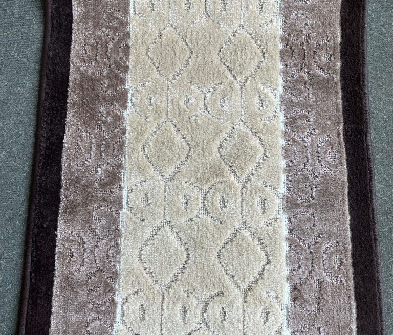 Alfombra Pasillo Café 67 cm x 7 metros con Goma Sin Overlock-2