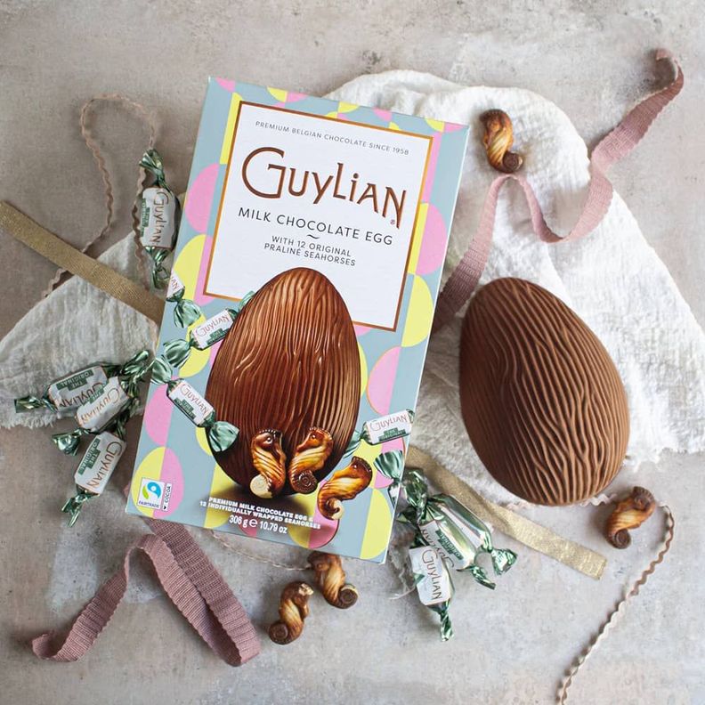 Huevo de Chocolate Guylian + 12 Bombones 306 grs-0