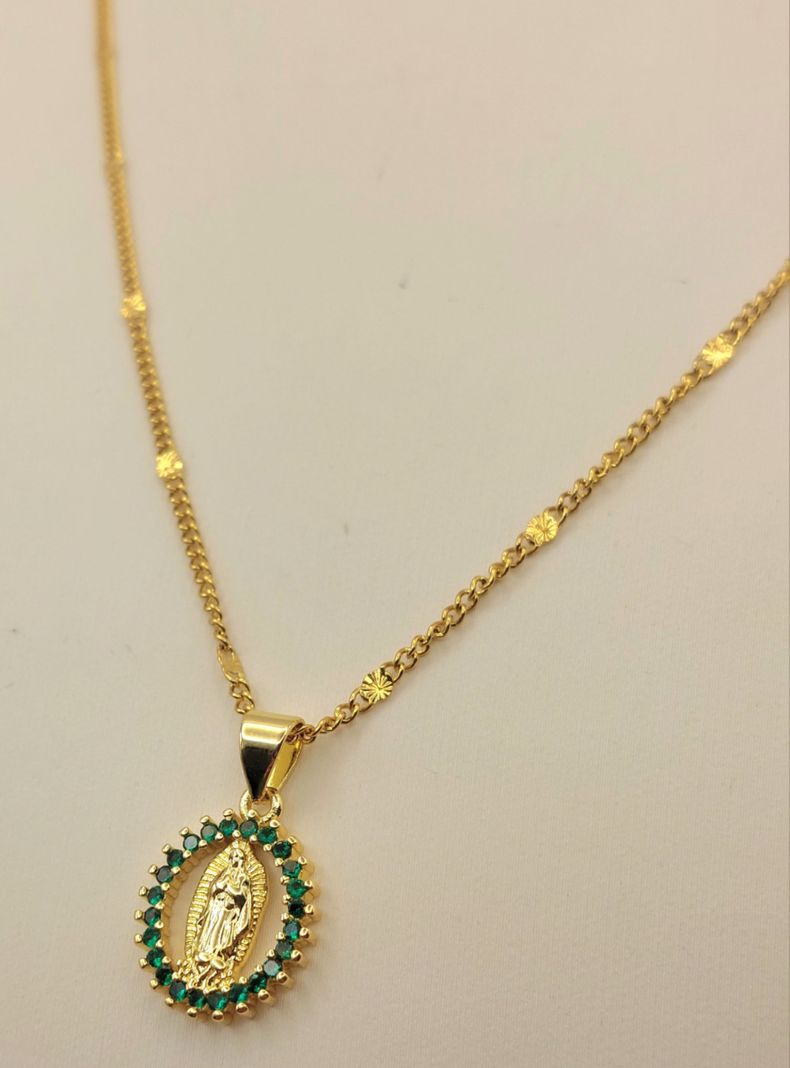 Cadena Oro Laminado Virgen de Guadalupe con Esmeraldas -5