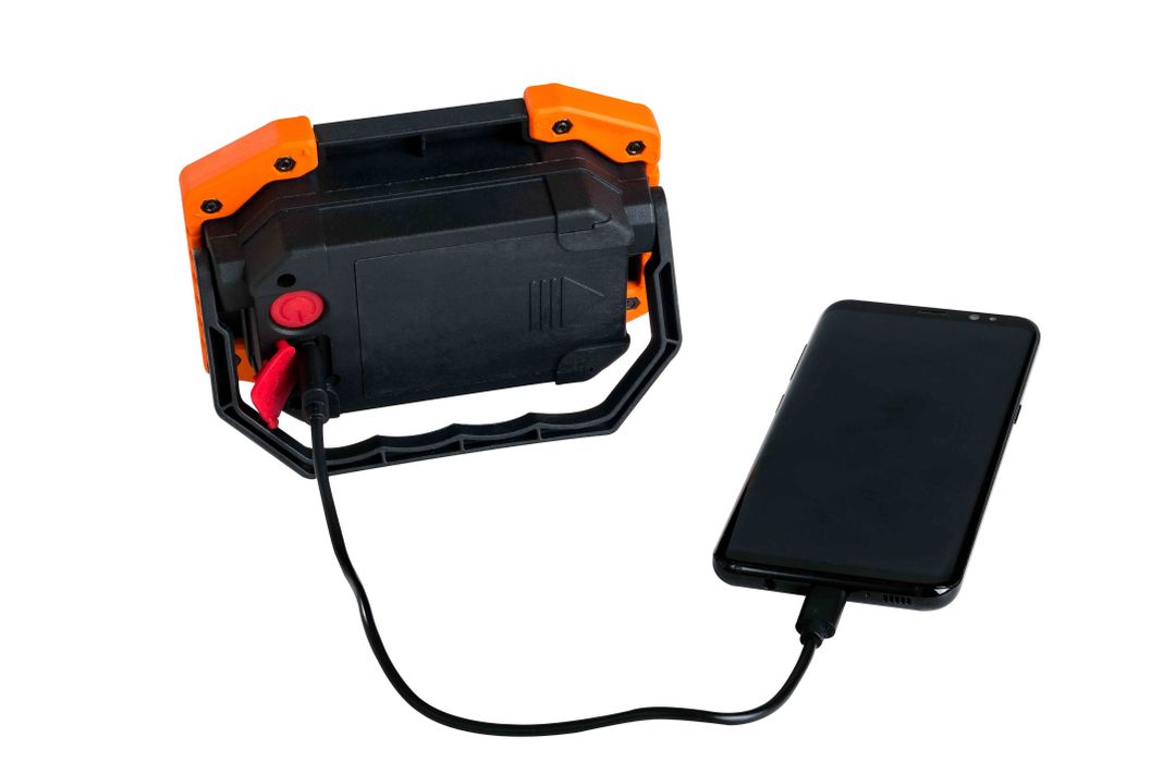 Linterna Led recargable con alimentación dual-4