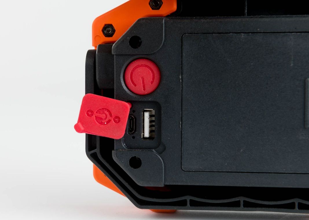 Linterna Led recargable con alimentación dual-7