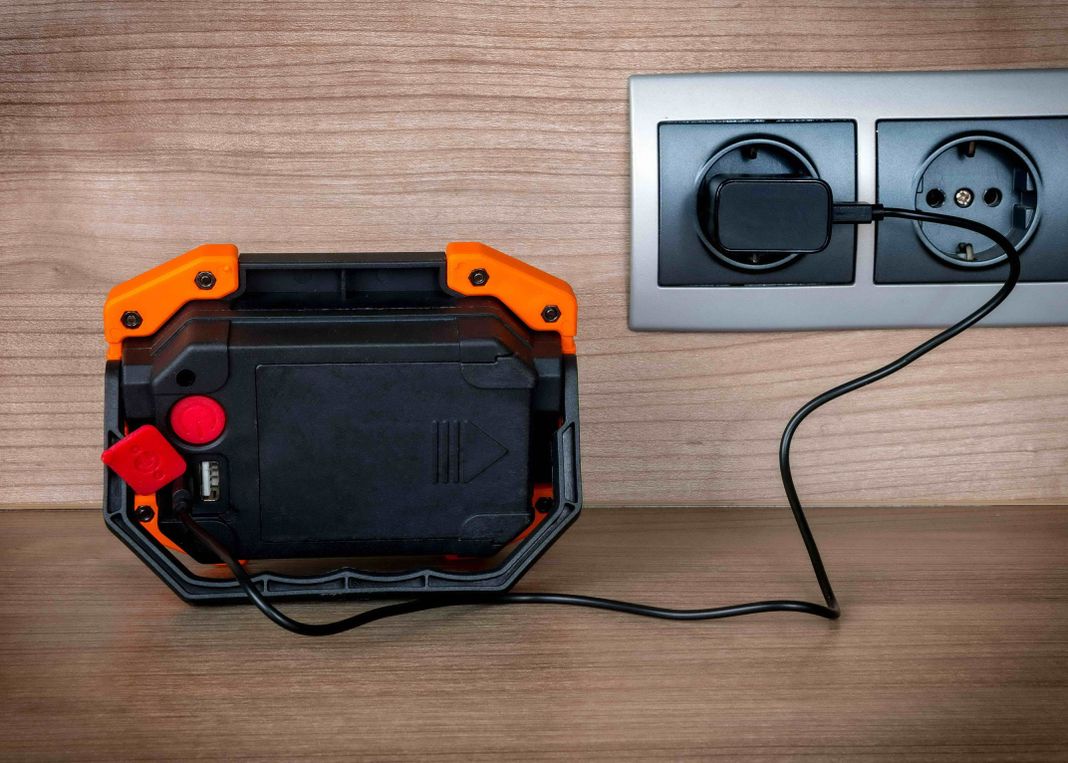 Linterna Led recargable con alimentación dual-6