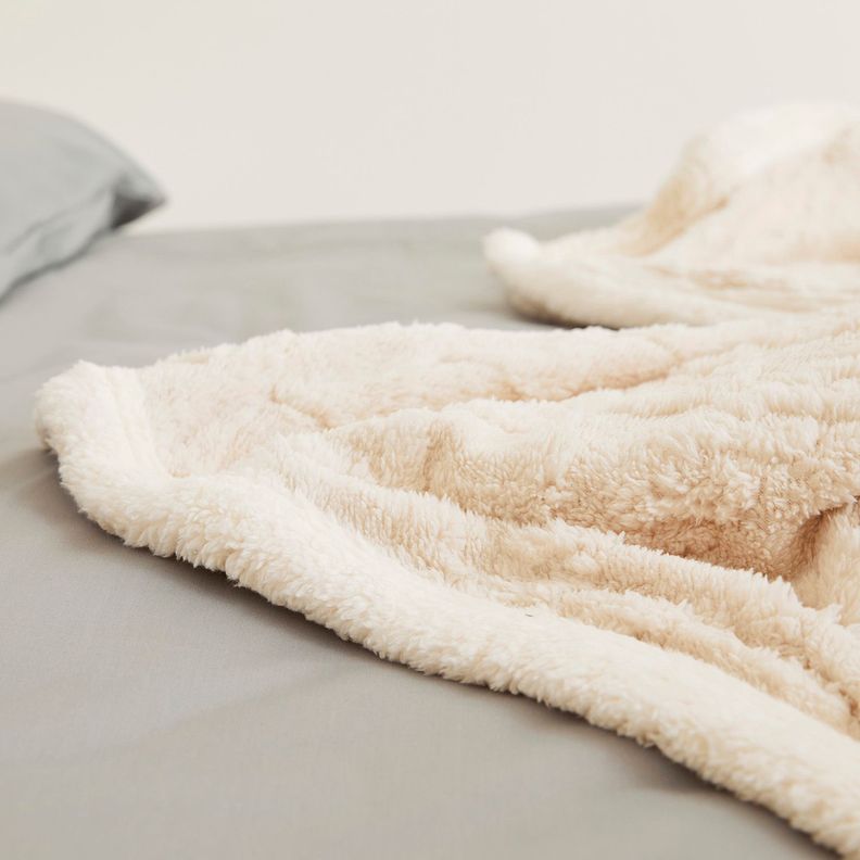 Manta Sherpa Jacquard Crema King / Frazada Crema Relan-2