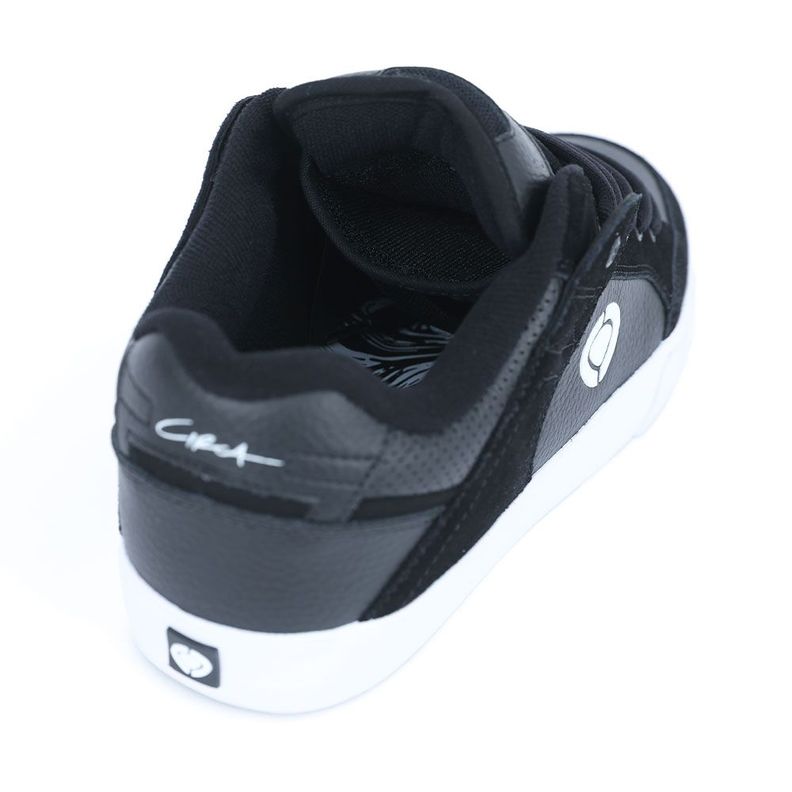 205 SE - BLACK/WHITE-3