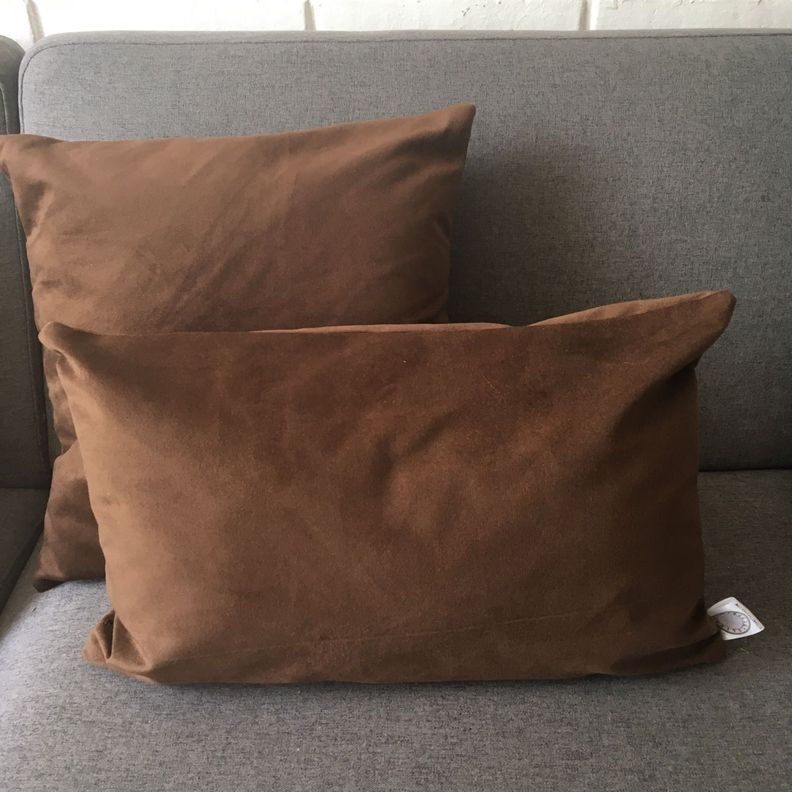 COJIN DECORATIVO DISEÑO CAFE OSCURO 45X45 RELLENO-3