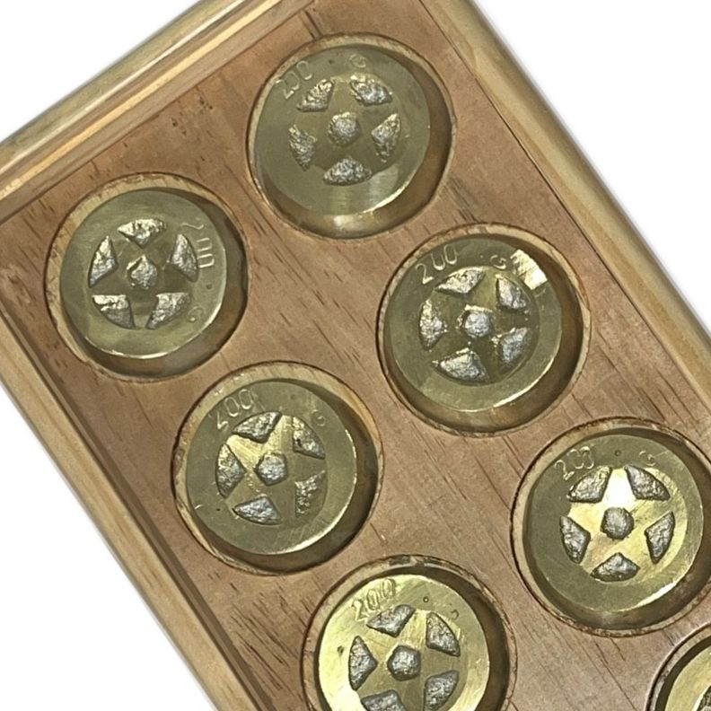 CAJA CON 8 TEJOS DE BRONCE  DE 200 GRS-0