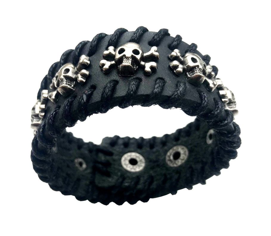 Pulsera Cuero Negra Calaveras con ribete-0